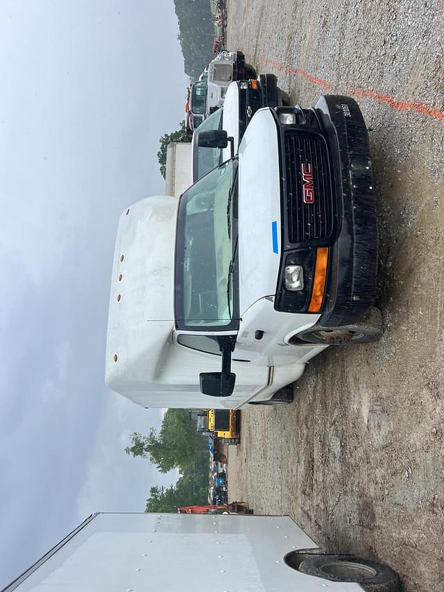 Image of GMC 3500 equipment image 4