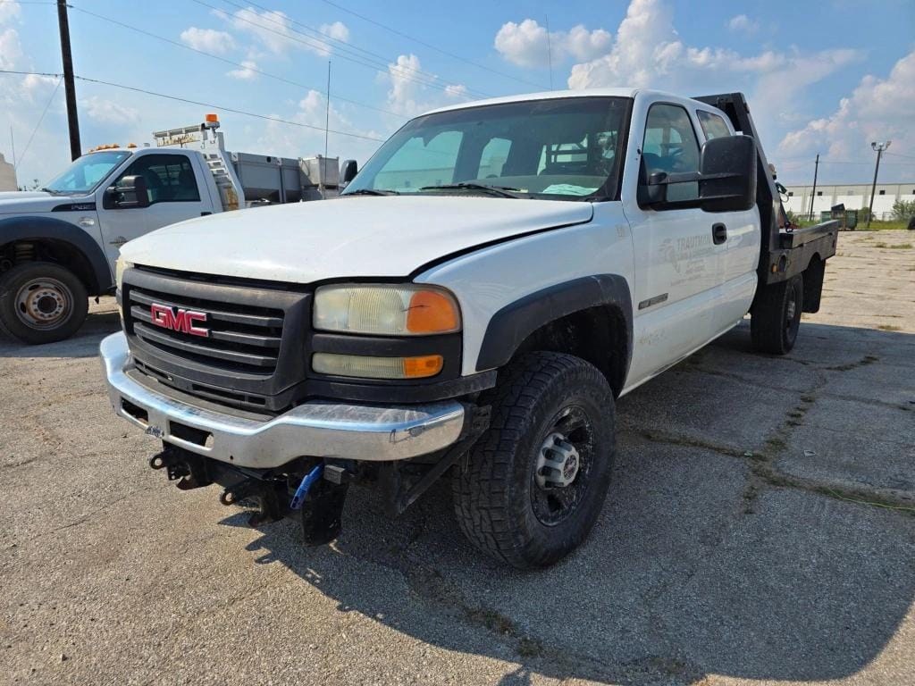 2006 GMC 3500 Equipment Image0