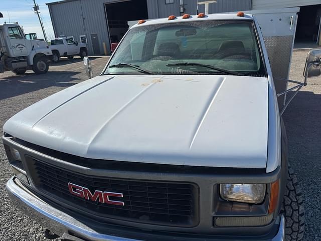 Image of GMC 3500 equipment image 3