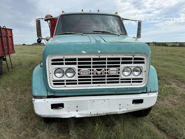 Image of GMC 5500 equipment image 2