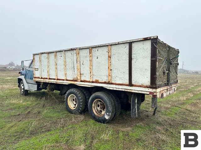 Image of GMC 5500 equipment image 2