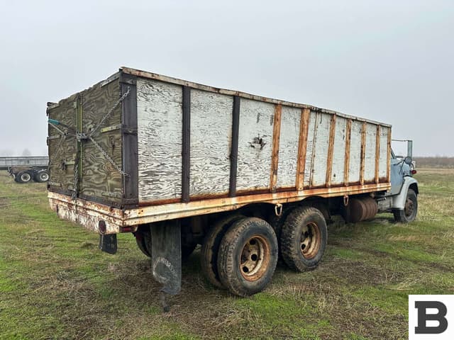 Image of GMC 5500 equipment image 4