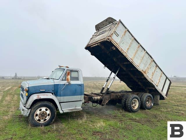 Image of GMC 5500 equipment image 1