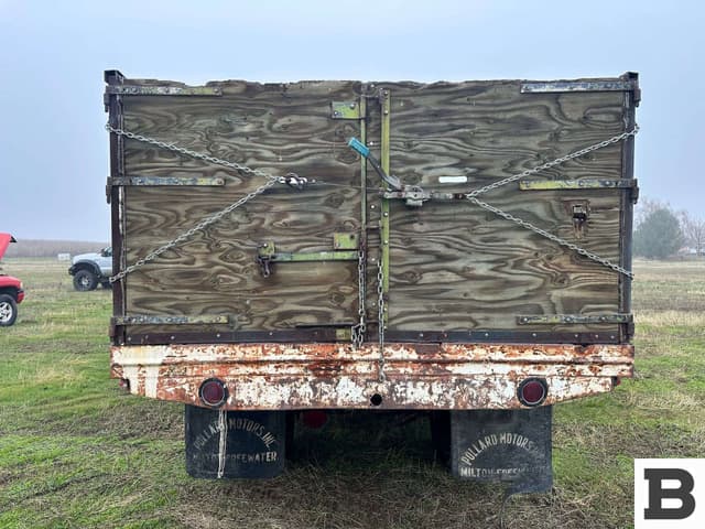 Image of GMC 5500 equipment image 3