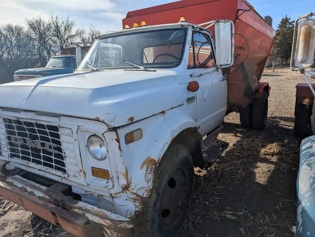 Image of GMC 5500 equipment image 2