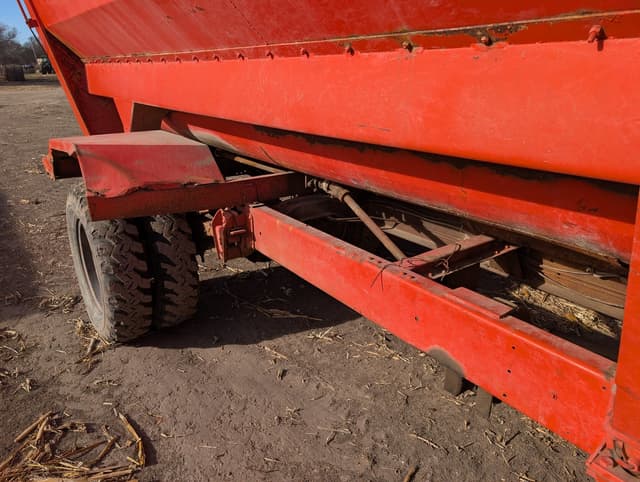 Image of GMC 5500 equipment image 4