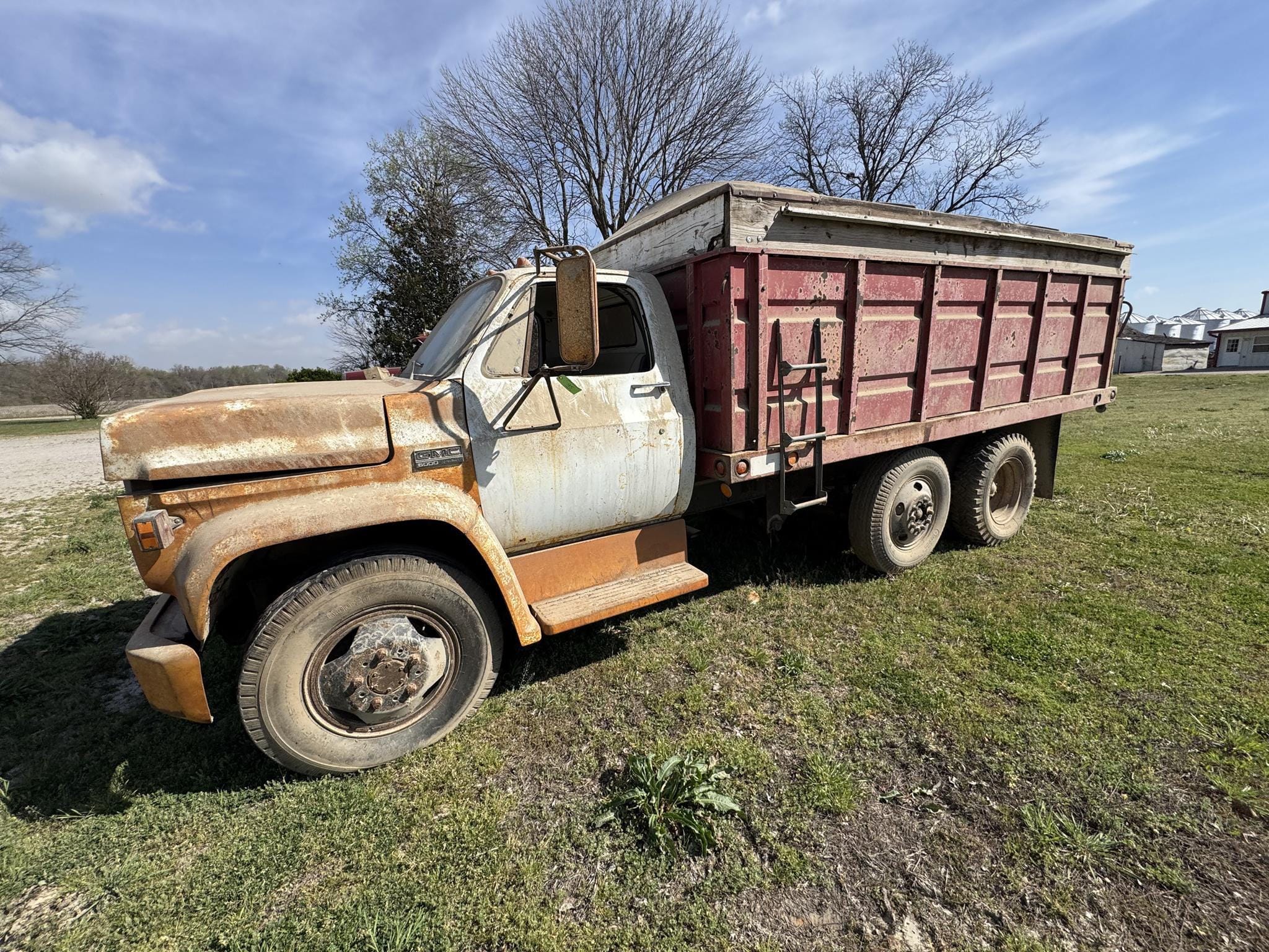 GMC 6000 Equipment Image0