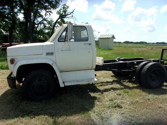 Image of GMC 6000 equipment image 2