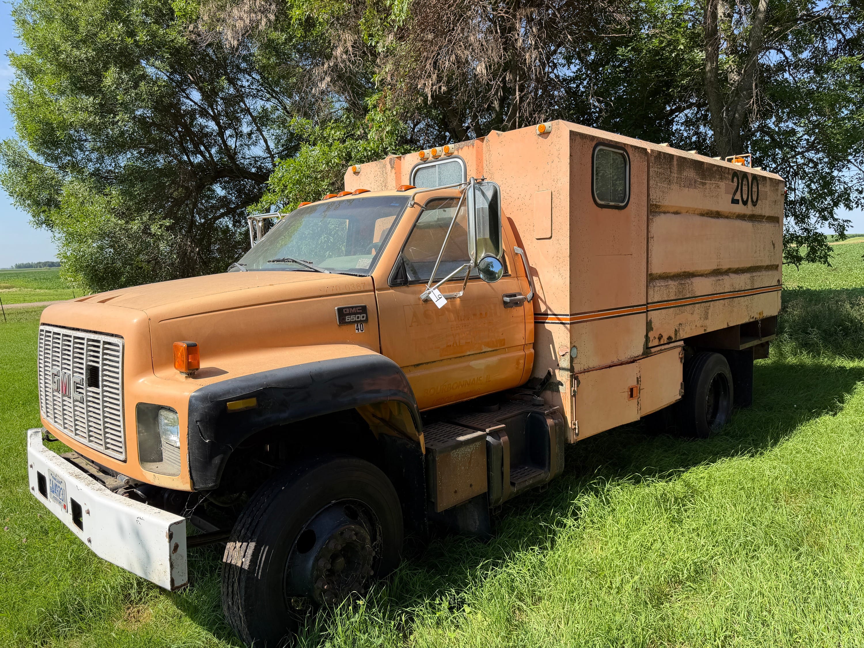 GMC C6500 Equipment Image0