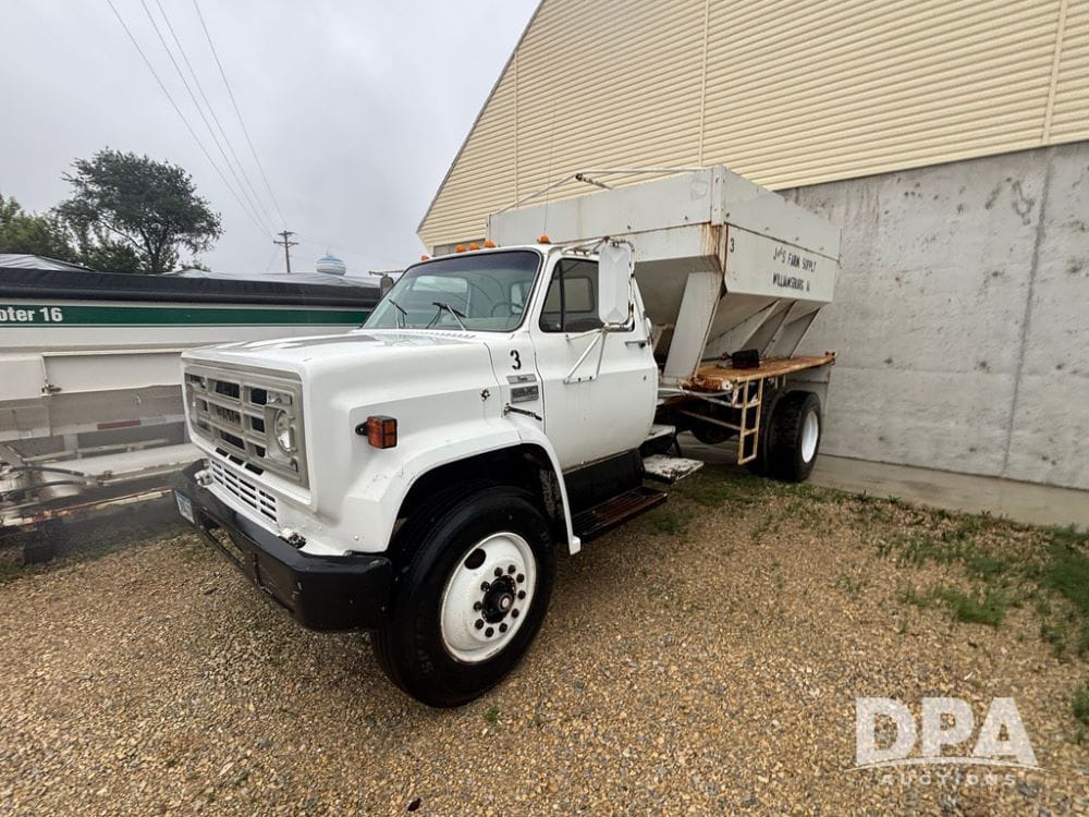 GMC 6500 Equipment Image0