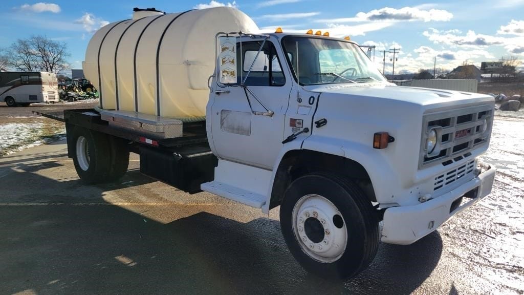 GMC 7000 Equipment Image0