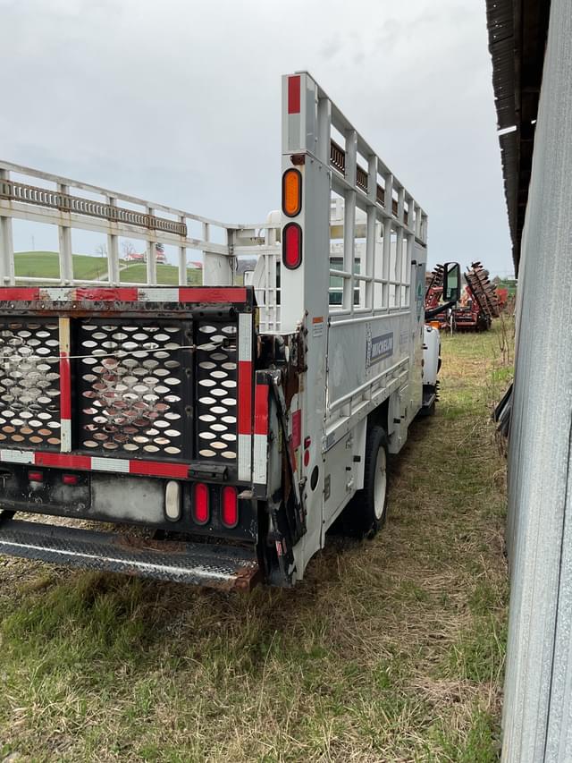 Image of GMC C5500 equipment image 4