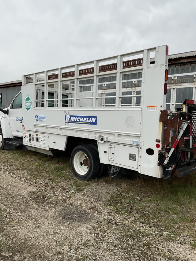 Image of GMC C5500 equipment image 2