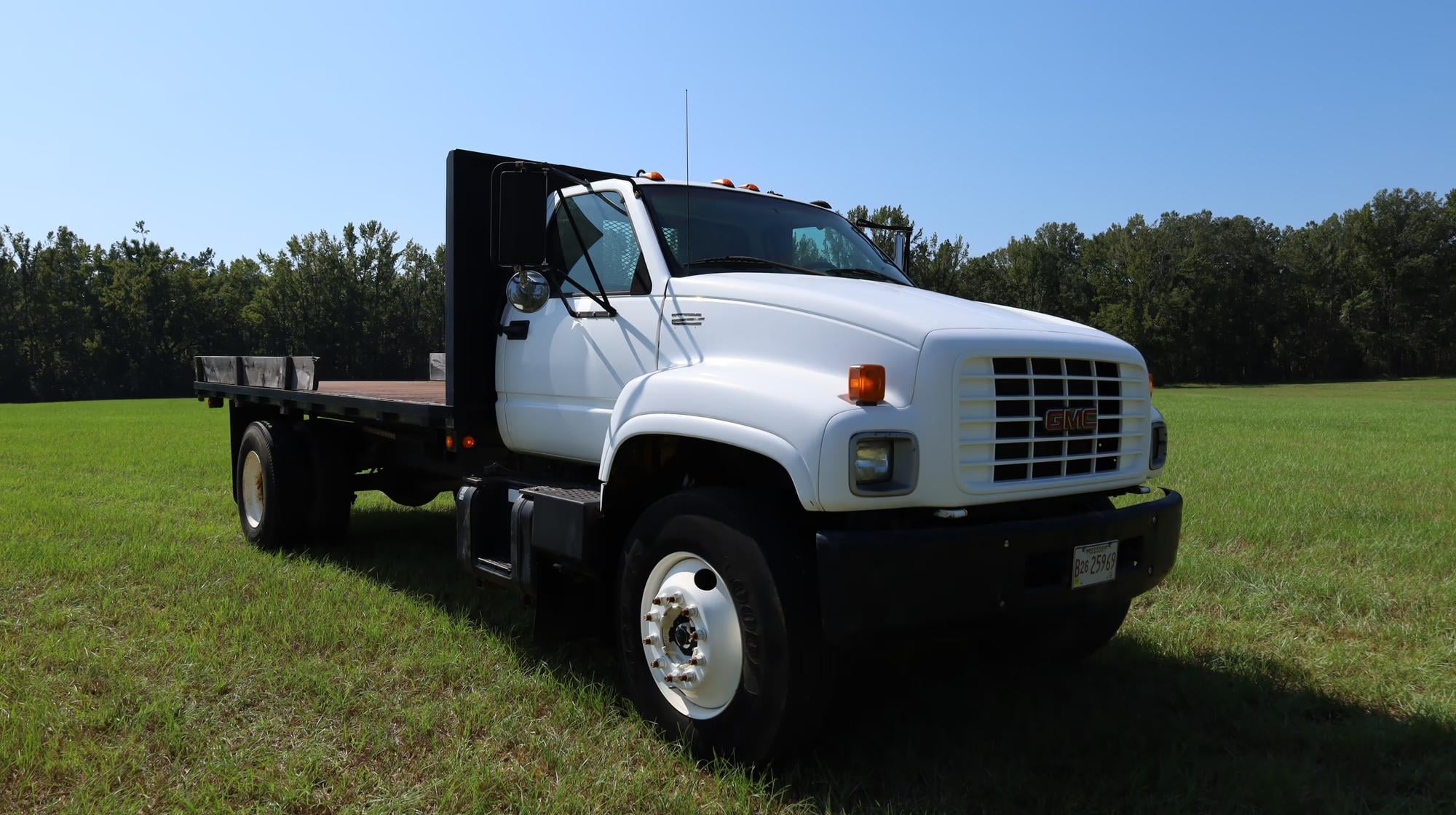 2002 GMC C6500 Equipment Image0