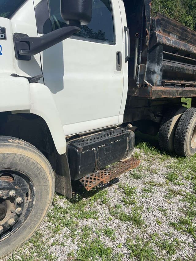Image of GMC C7500 equipment image 4
