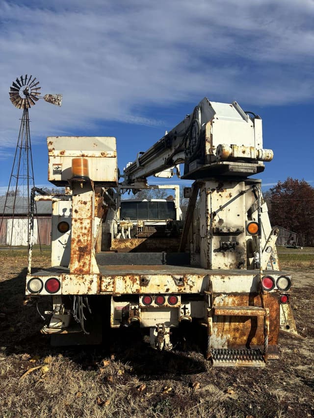 Image of GMC C7500 equipment image 2