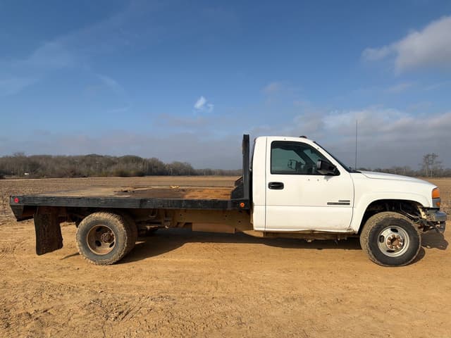 Image of GMC 3500 equipment image 1