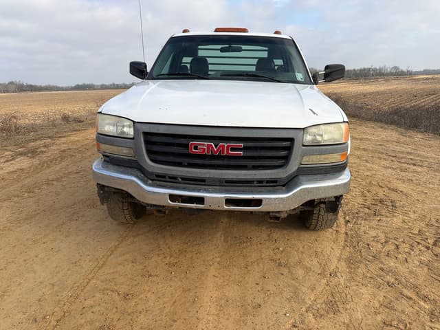Image of GMC 3500 equipment image 2