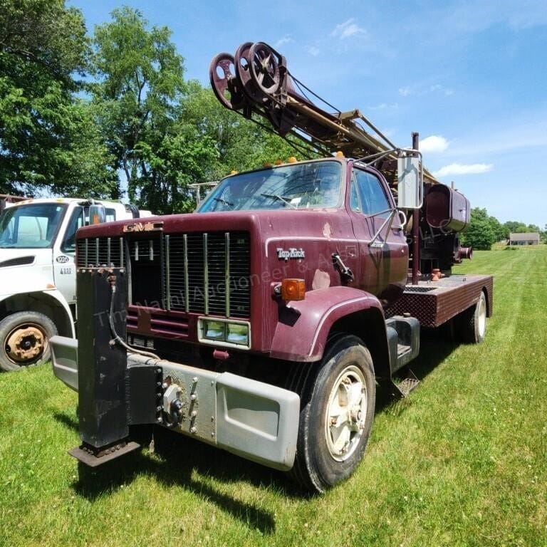 GMC Topkick 7000 Equipment Image0