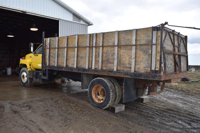 Image of GMC Topkick equipment image 3