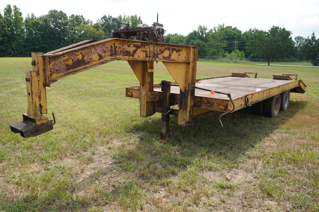 Image of Gooseneck Undetermined Primary image