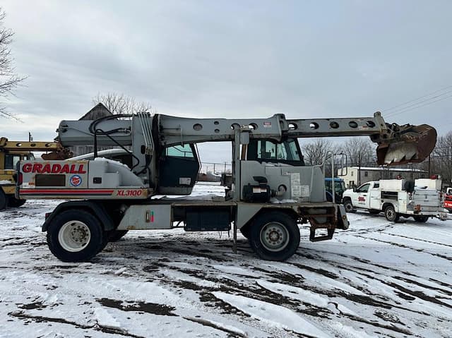 Image of Gradall XL3100 equipment image 3