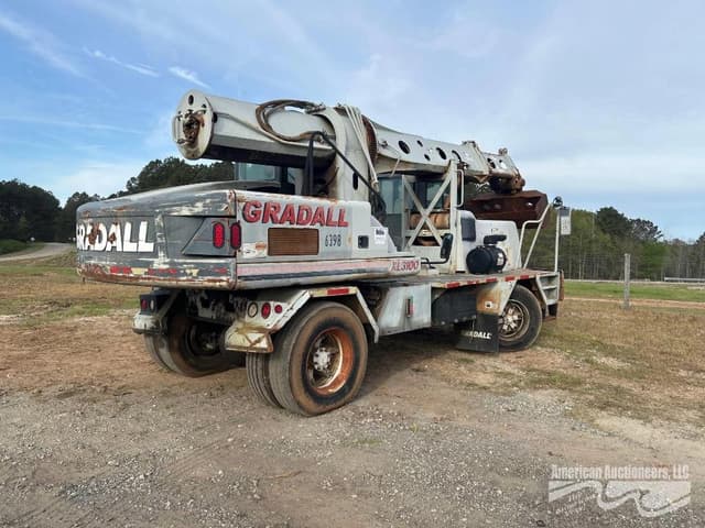 Image of Gradall XL3100 equipment image 4