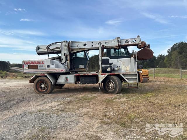 Image of Gradall XL3100 equipment image 3