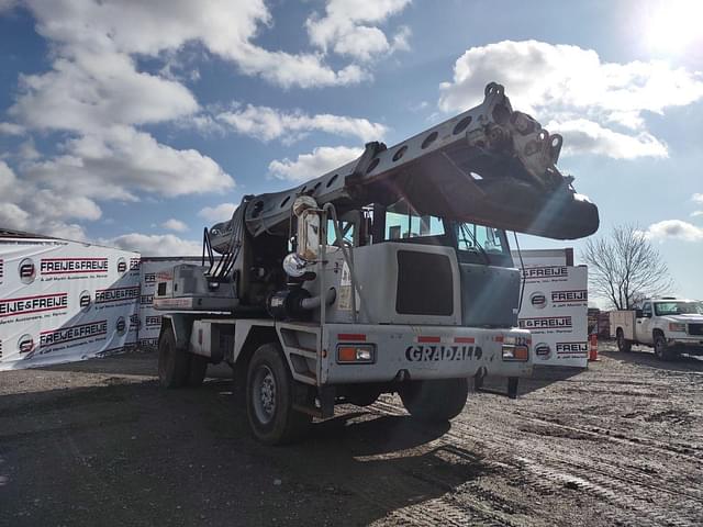 Image of Gradall XL3100 equipment image 2