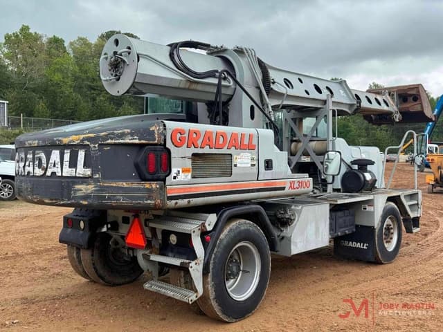 Image of Gradall XL3100 equipment image 3