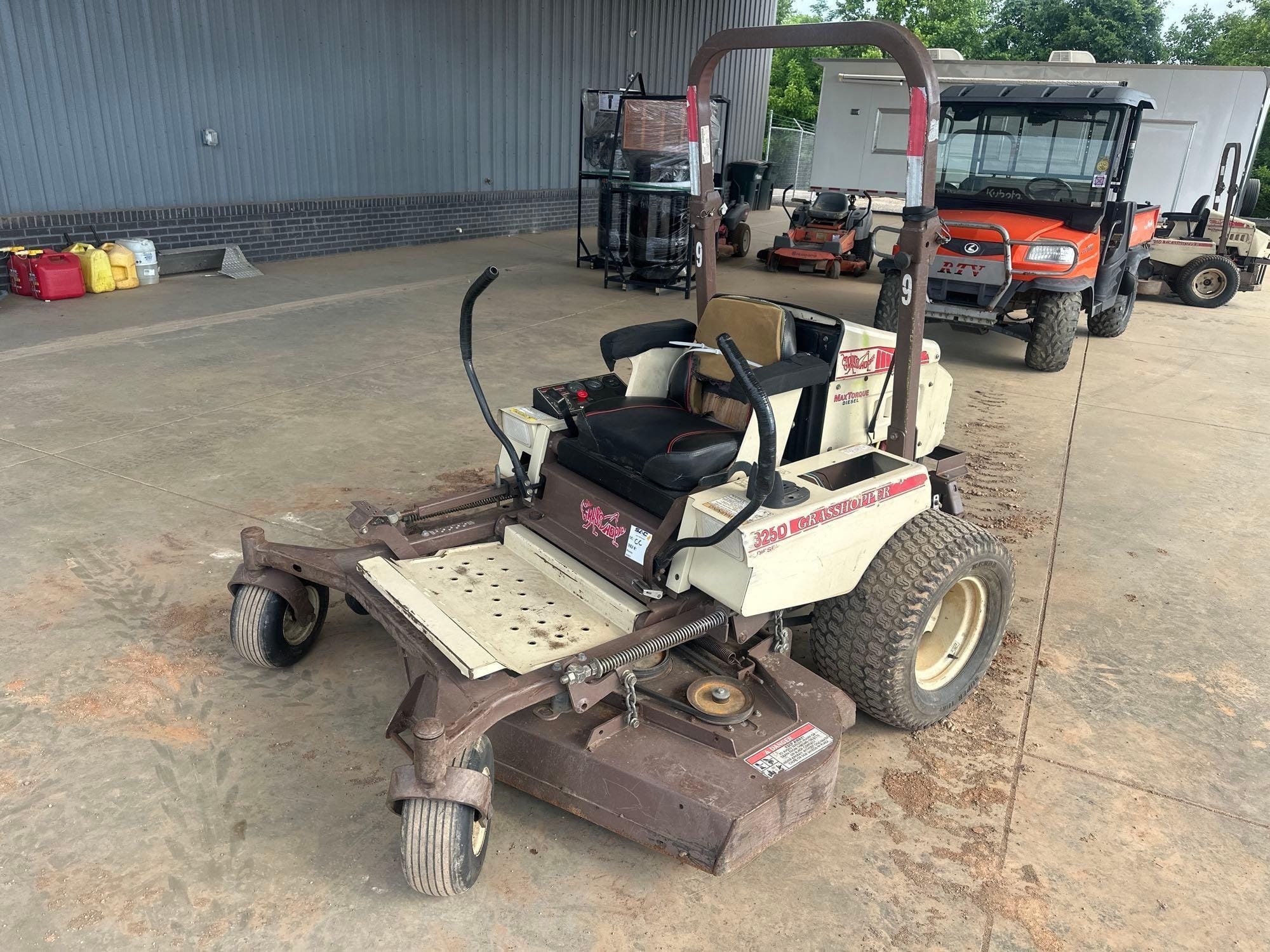 Grasshopper 325D Equipment Image0