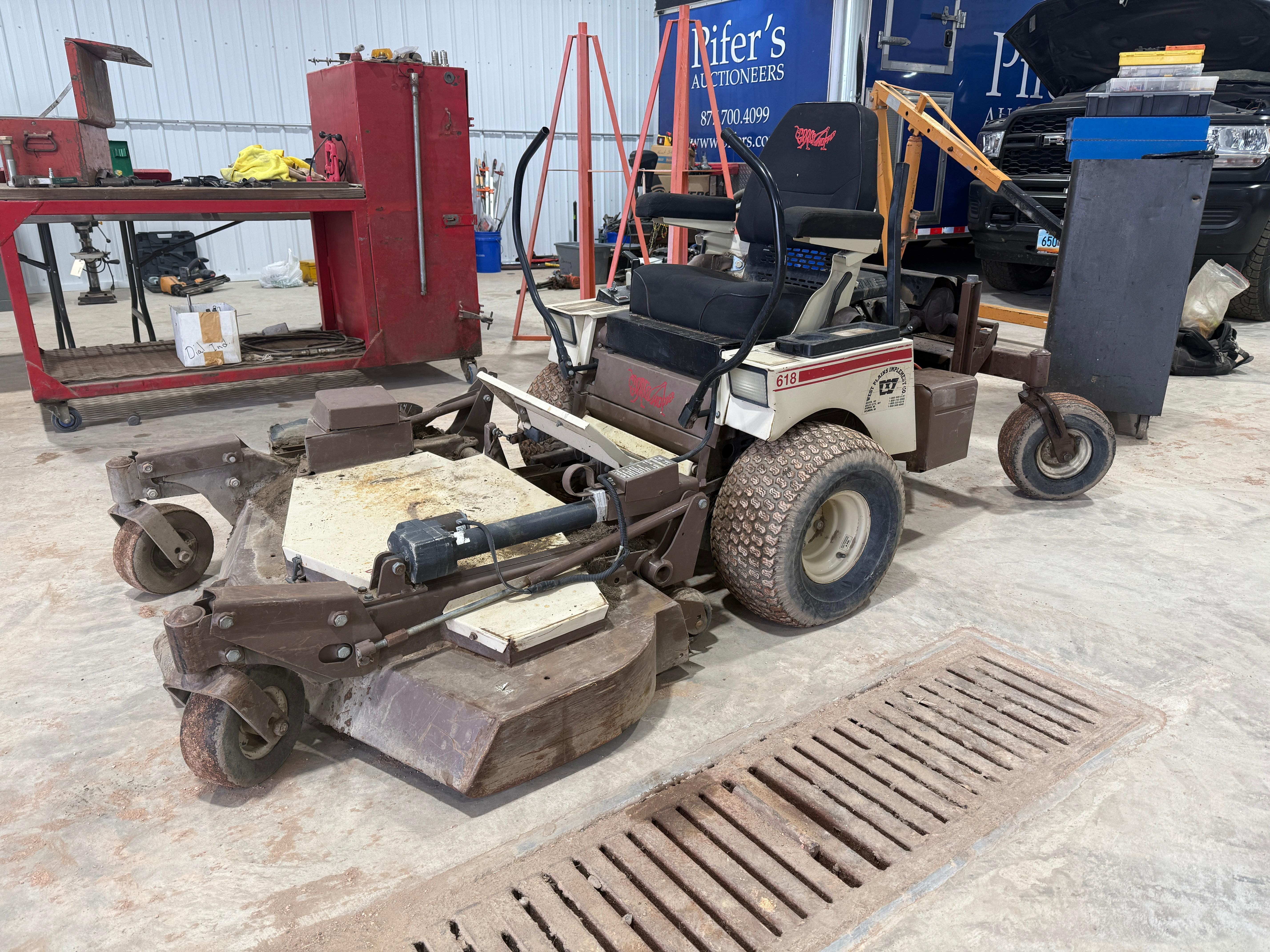 Grasshopper 618 Equipment Image0