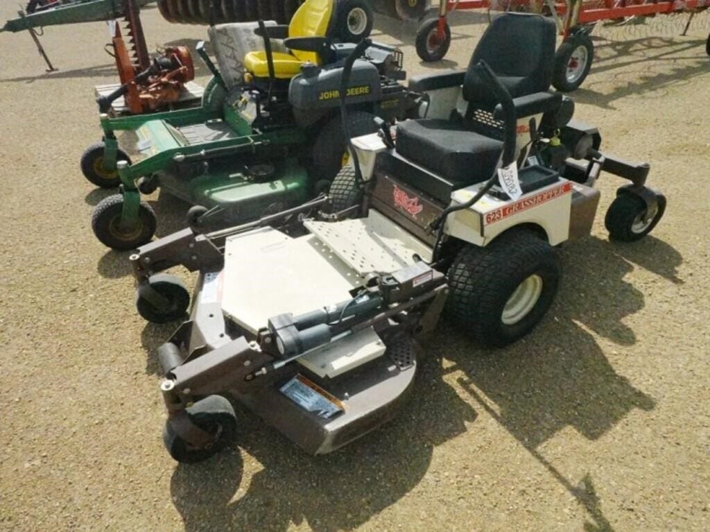 Grasshopper 623 Equipment Image0