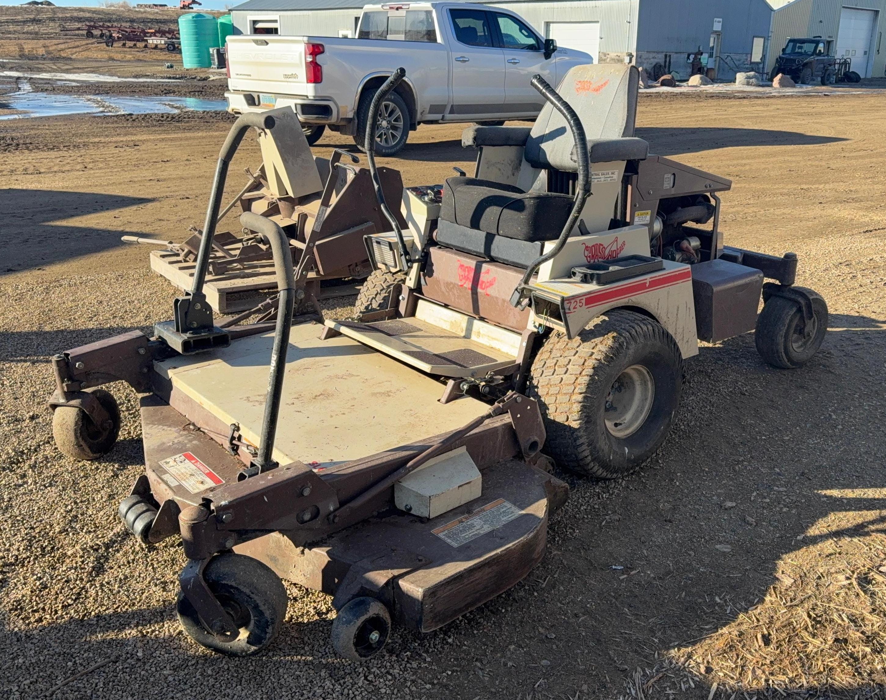 Grasshopper 725 Equipment Image0