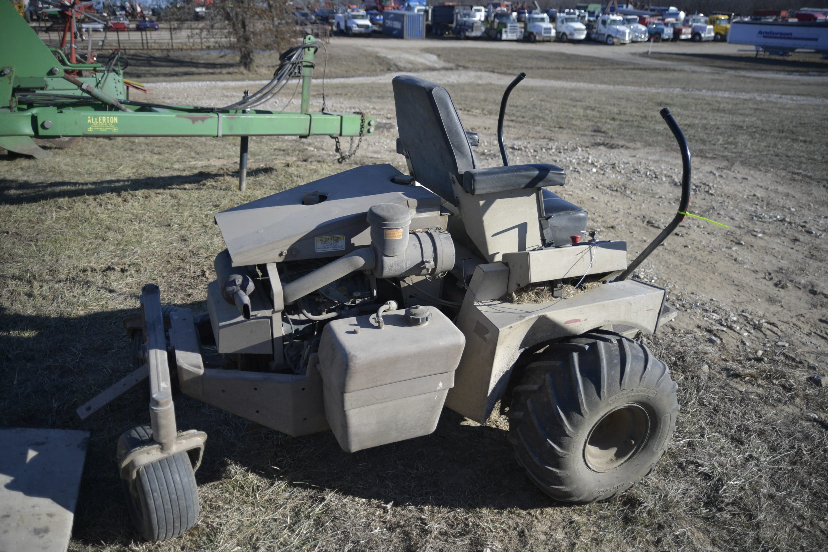 Grasshopper 725 Equipment Image0