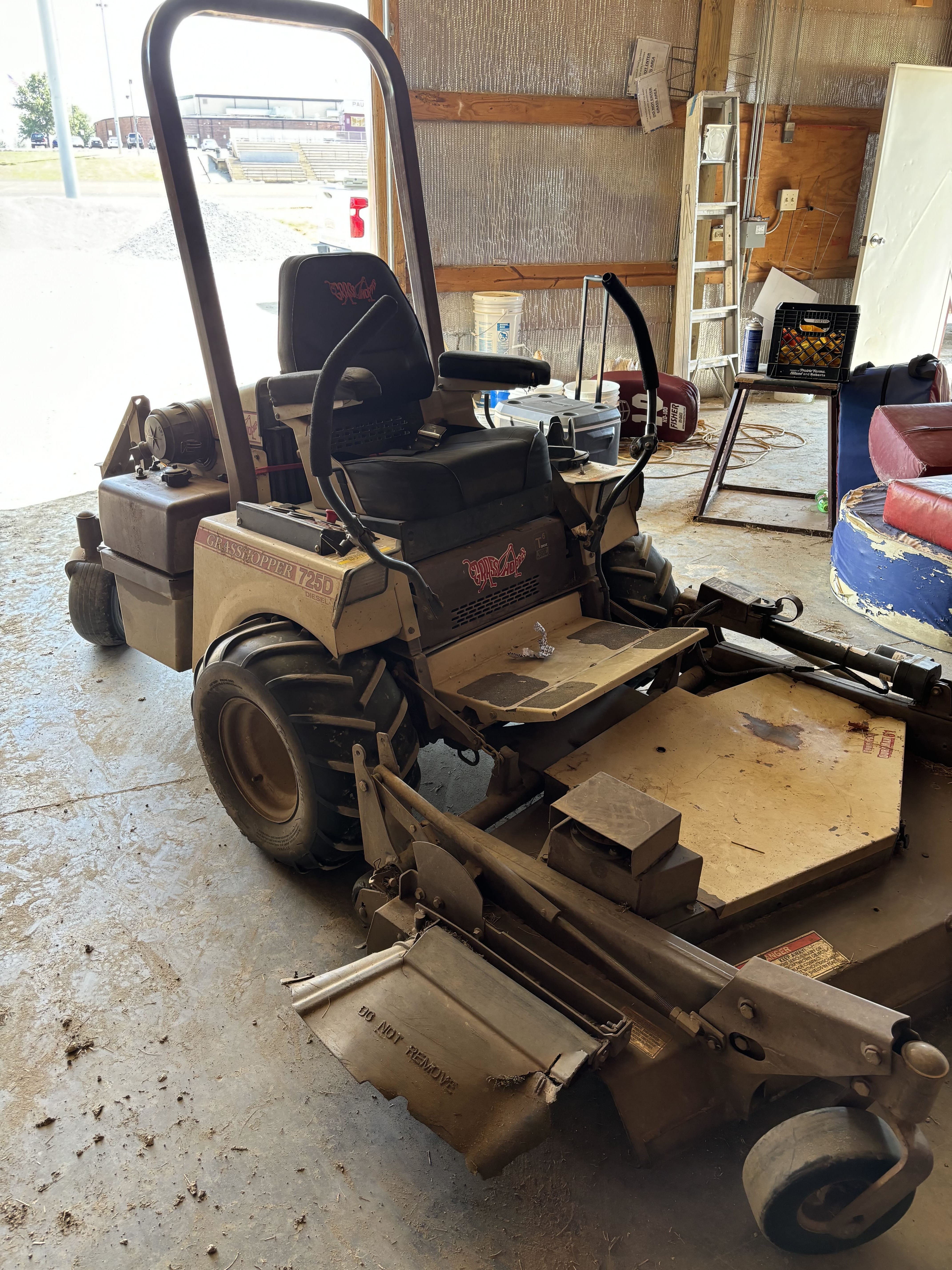 Grasshopper 725D Equipment Image0