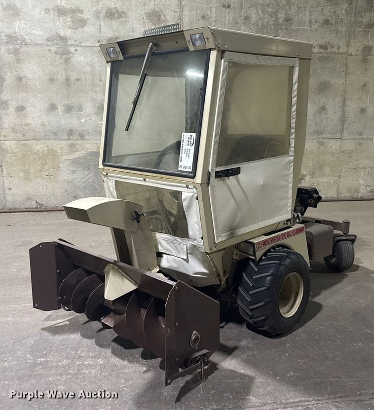 Grasshopper 729 Equipment Image0