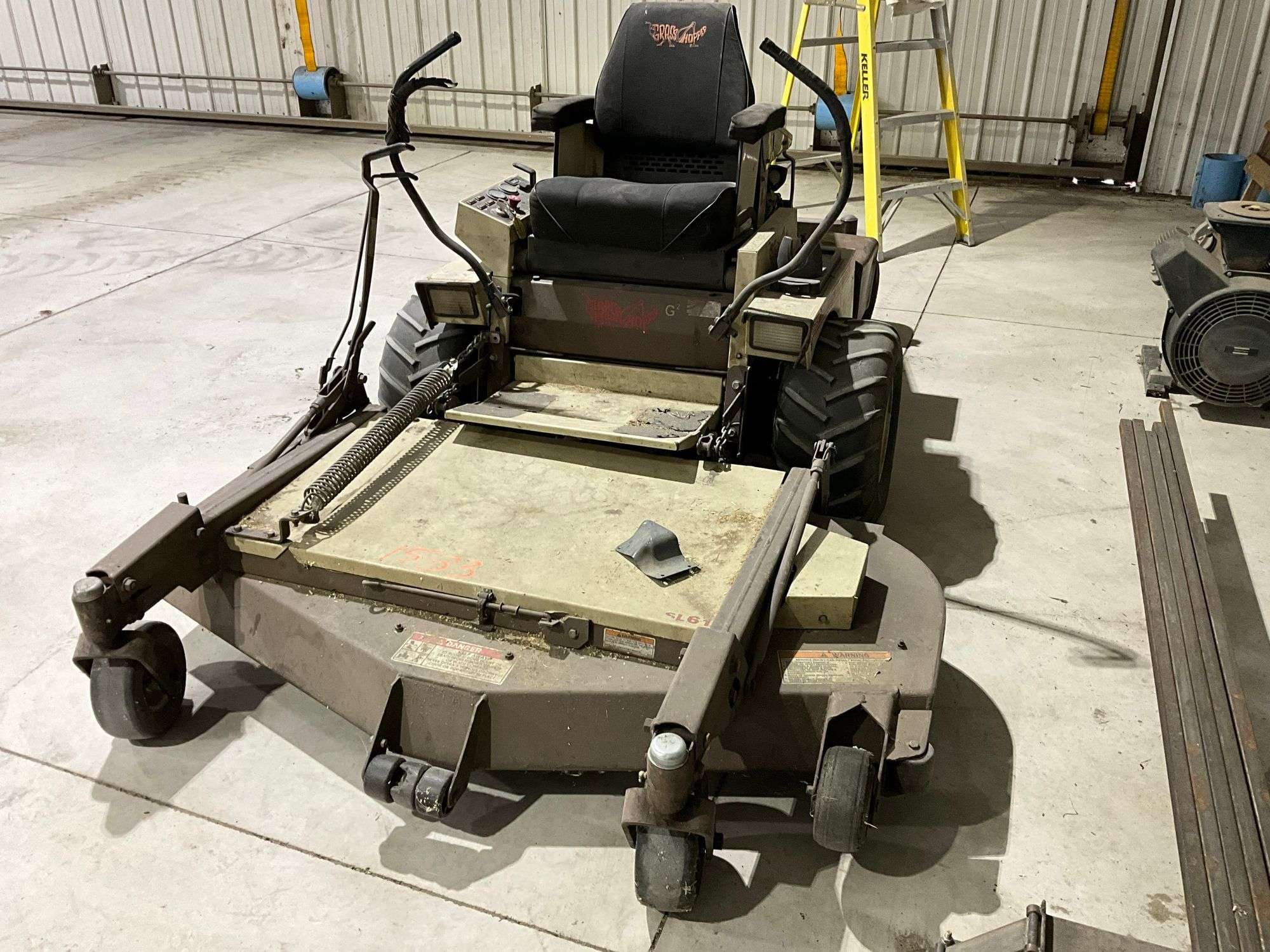 Grasshopper 725 Equipment Image0