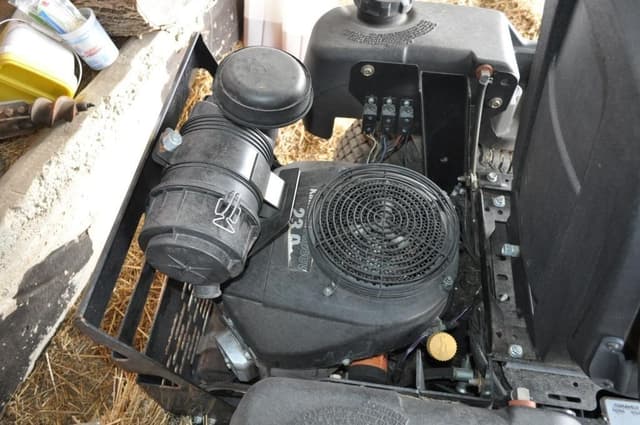 Image of Gravely 152Z equipment image 3