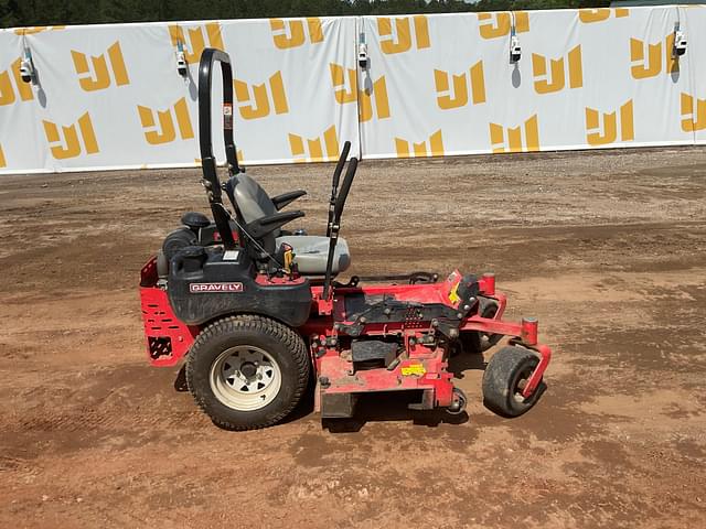 Image of Gravely Pro-Turn 152 equipment image 3