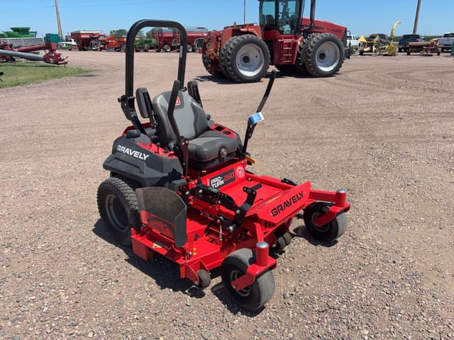 Image of Gravely Pro-Turn 260 equipment image 2