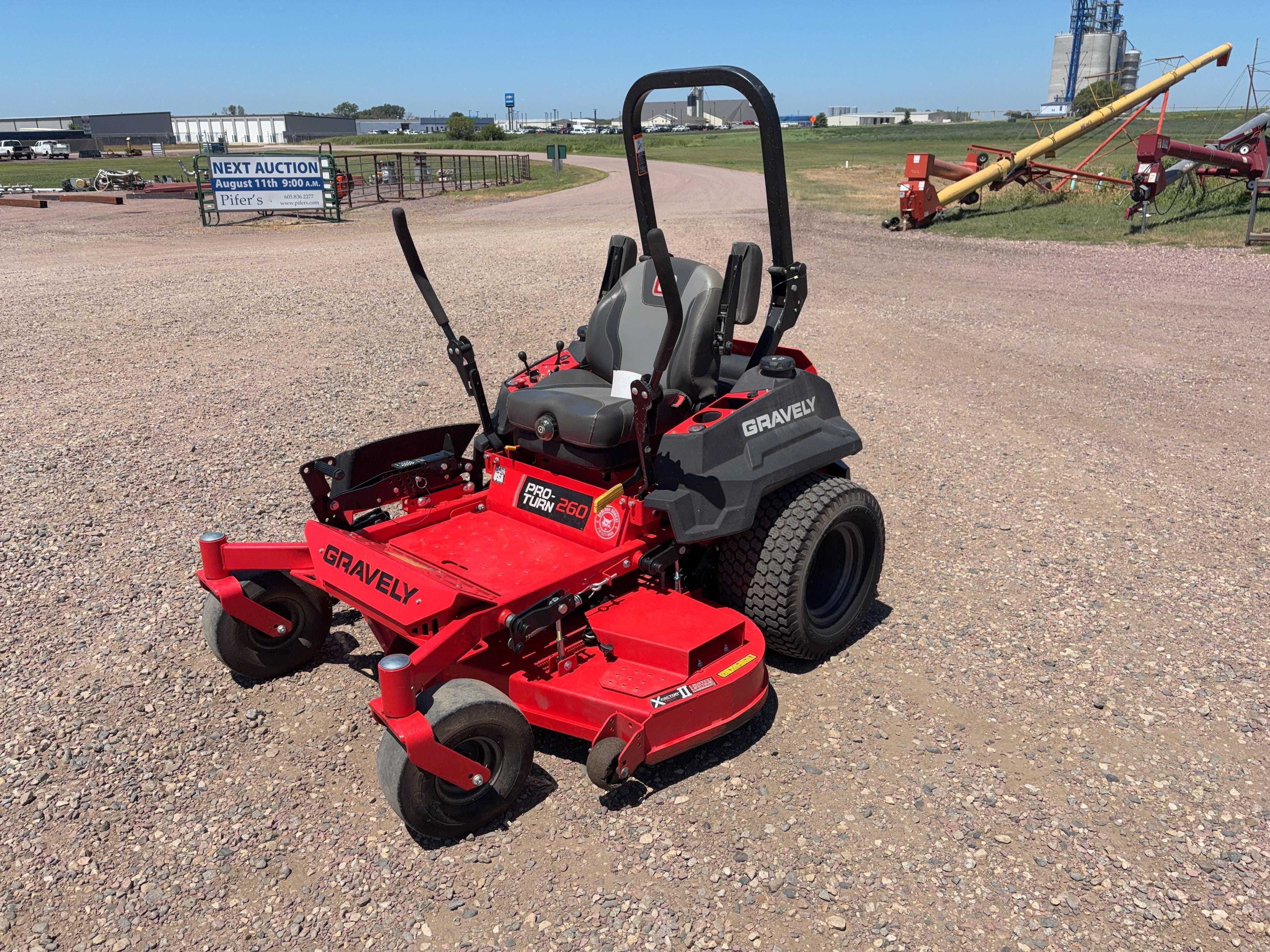 Gravely Pro-Turn 260 Equipment Image0