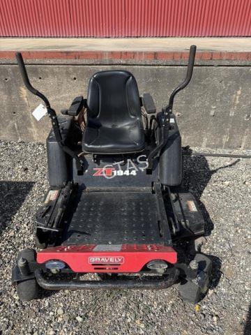 Image of Gravely ZT1944 equipment image 1