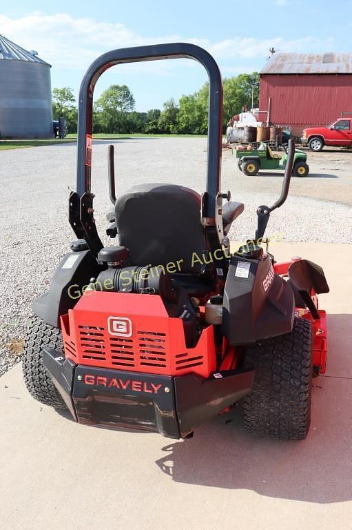 Image of Gravely Pro-Turn 260 equipment image 2