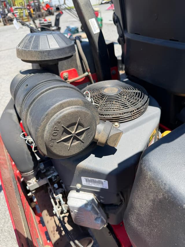 Image of Gravely Pro-Turn 148 equipment image 4