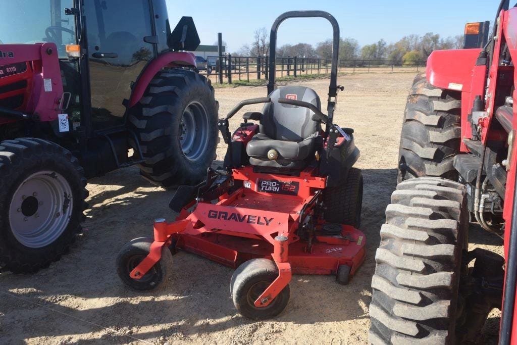 Gravely Pro-Turn 152 Equipment Image0