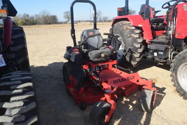 Image of Gravely Pro-Turn 152 equipment image 1