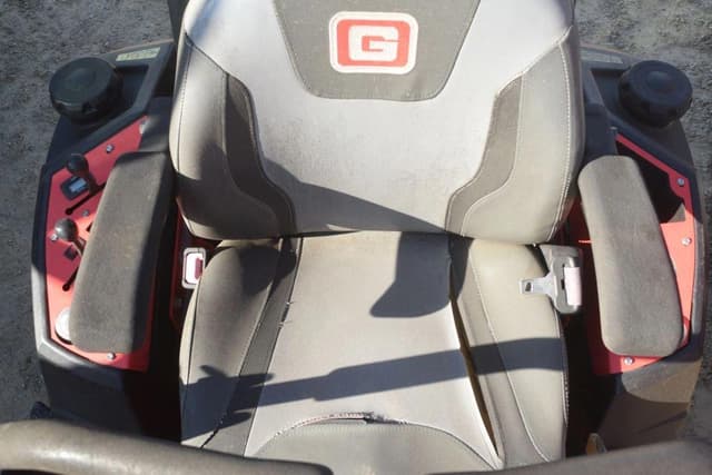 Image of Gravely Pro-Turn 152 equipment image 3