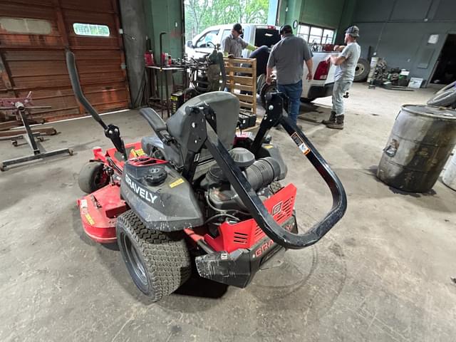 Image of Gravely Pro-Turn 152 equipment image 3