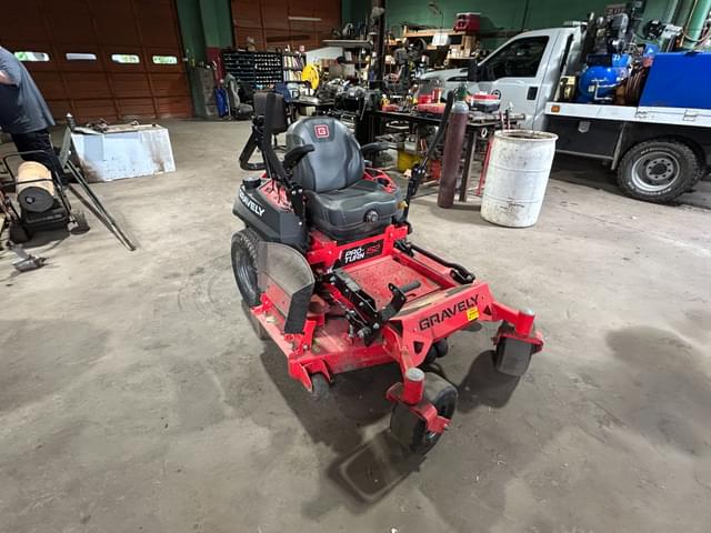 Image of Gravely Pro-Turn 152 equipment image 1